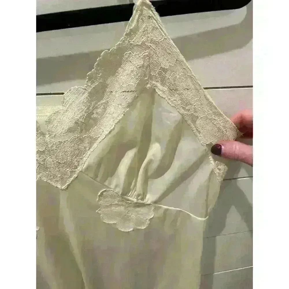 Vintage Deena Fine Lingerie Off White Lace and Eyelet Slip, size 40 Size L - Image 5