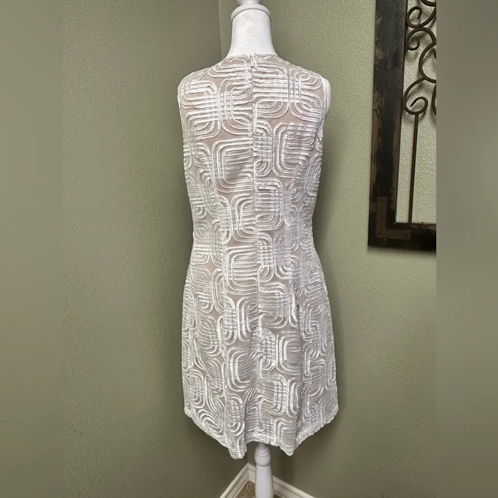 Jessica Howard sleeveless white & tan jeweled neck back zipper closure dress - Image 2