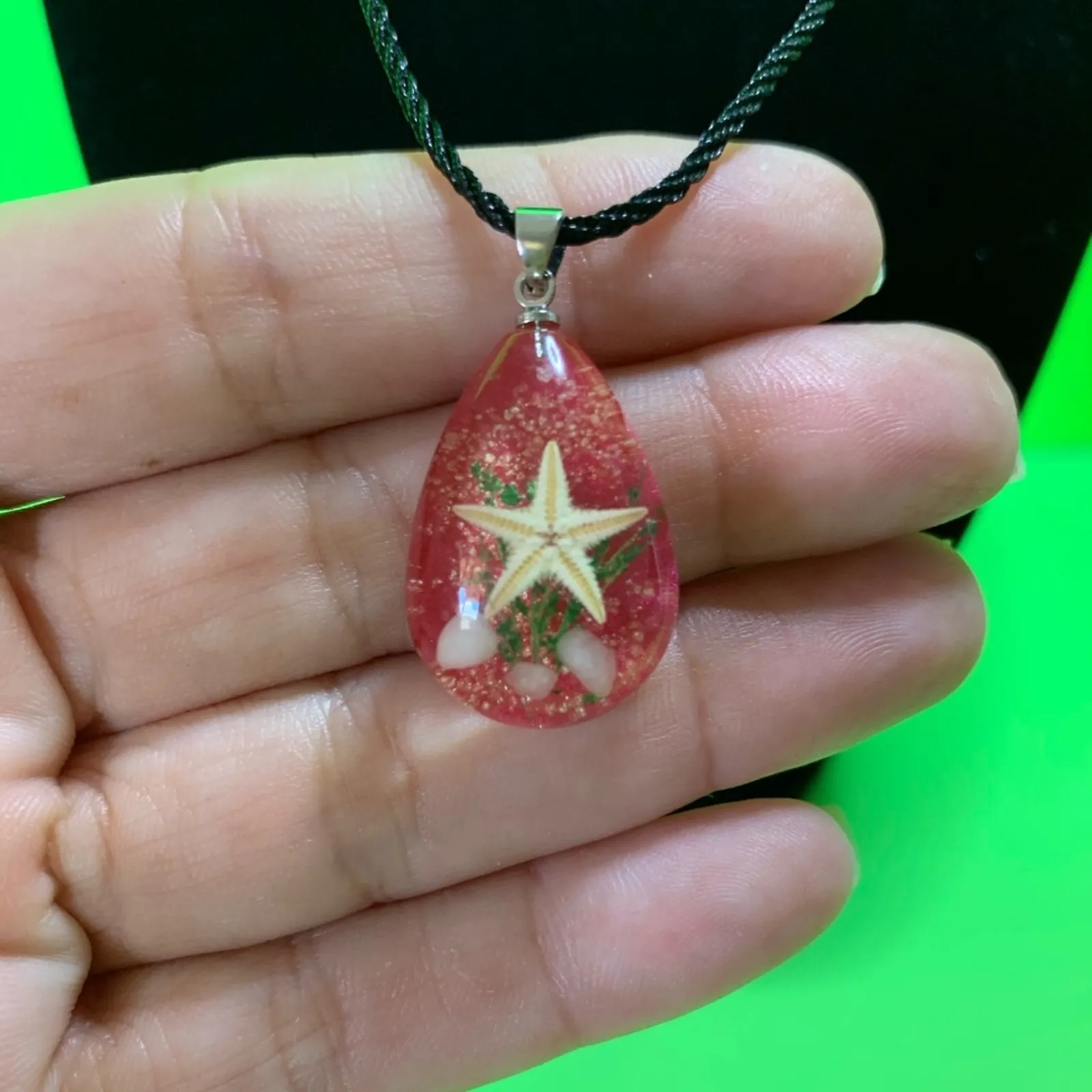 Starfish Red Acrylic Satin Cord Necklace NEW - Image 3