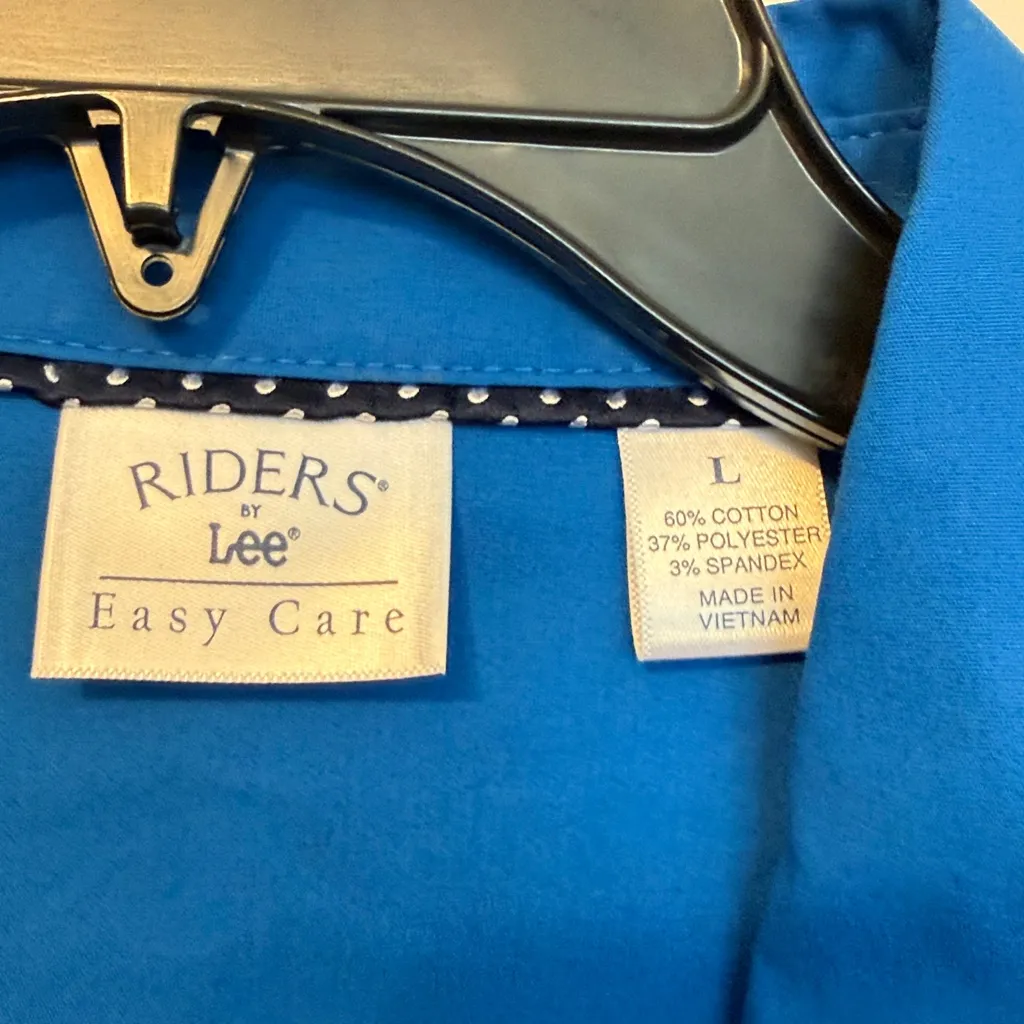 Riders by Lee Women's Blue Button-Down Shirt - Image 3