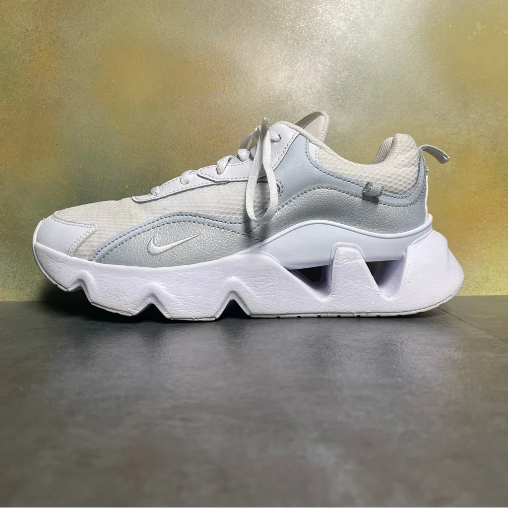 Nike RYZ 365 2 Women's White Sneakers Size 9.5 - Image 12