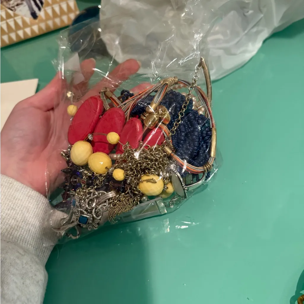 Bag of vintage jewelry Gold - Image 4