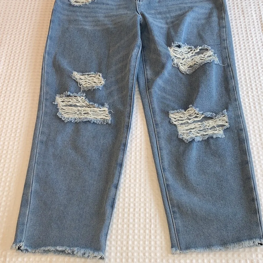 FOREVER 21 Jeans Size 30/10 Highrise Distressed Straight Leg Boyfriend Relaxed - Image 3