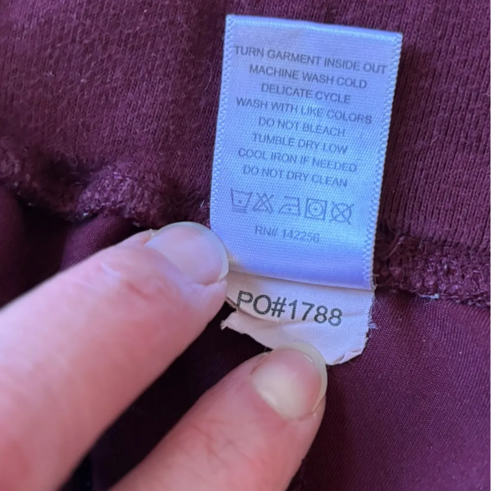 FIGS Joggers Scrub Pants In Burgundy Womens Size XS - Image 9