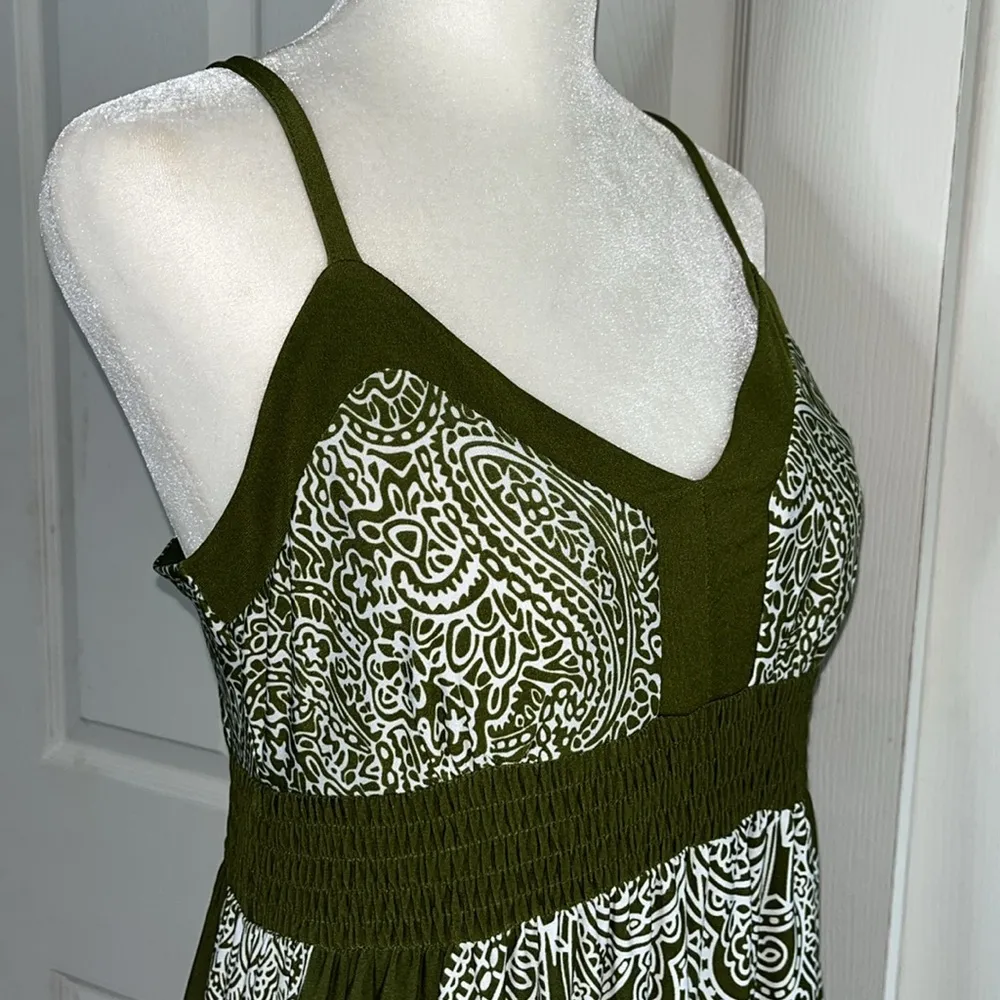 Maxi Smocked Back paisley green white Dress Apt. 9 Size M - Image 3