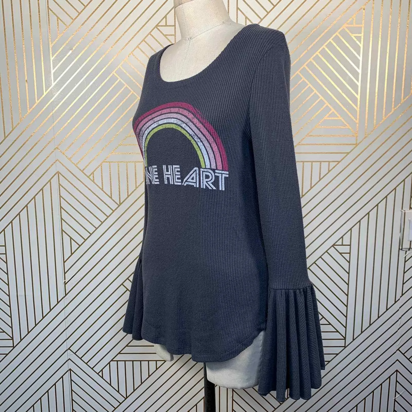 NWT Chaser One Heart Rainbow Love Rib‎ Peplum Sleeve Shirttail Tee Gray Size XS - Image 3