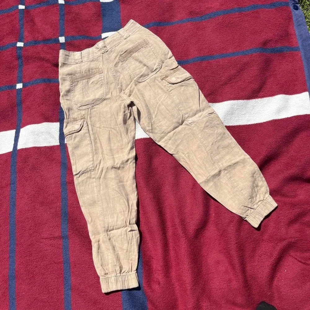 American Eagle cargo jogger-like pants
Women’s 2 short - Image 3