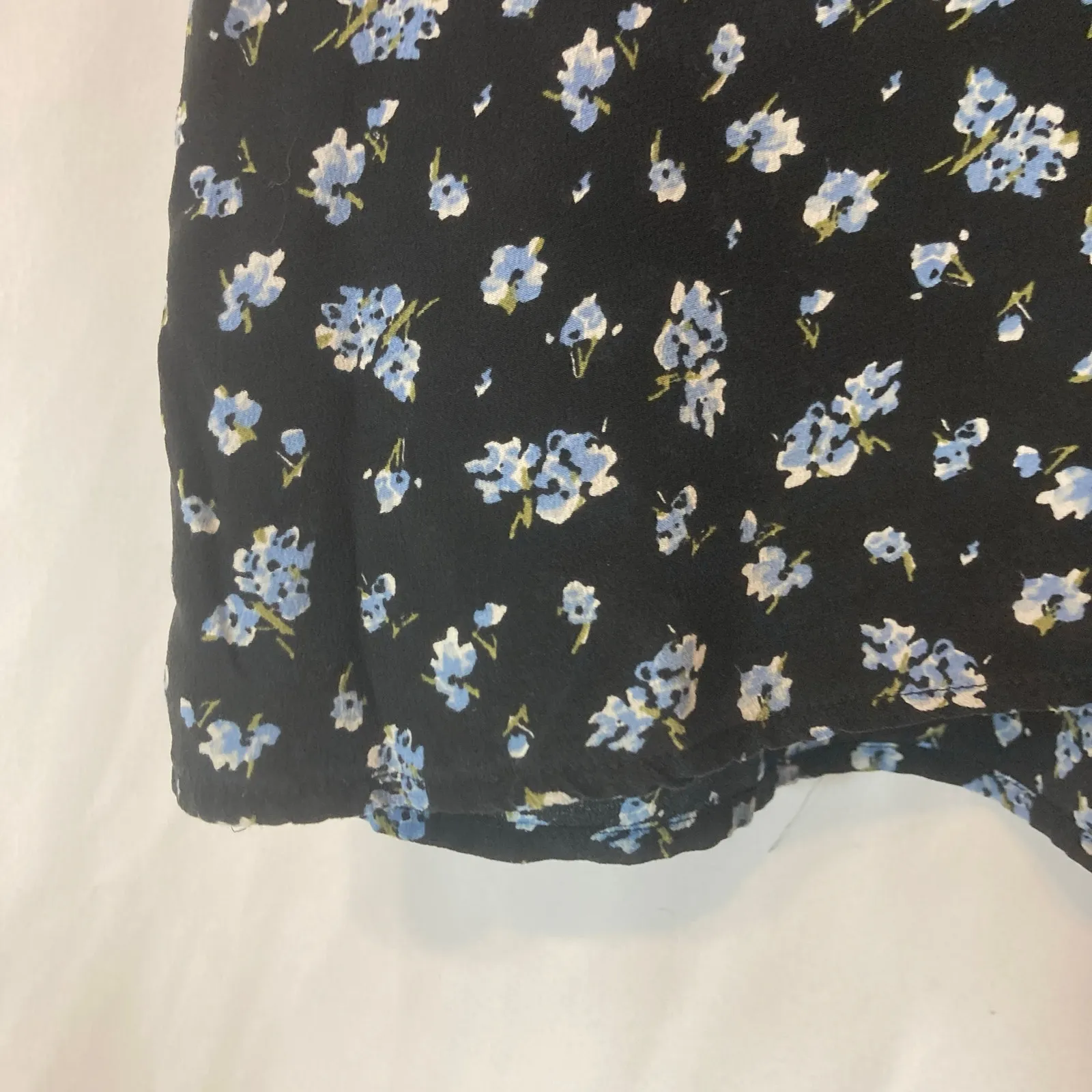Madewell Blue Prairie Floral Short Half Sleeves Gathered Tie V-Neck Blouse Top - Image 5