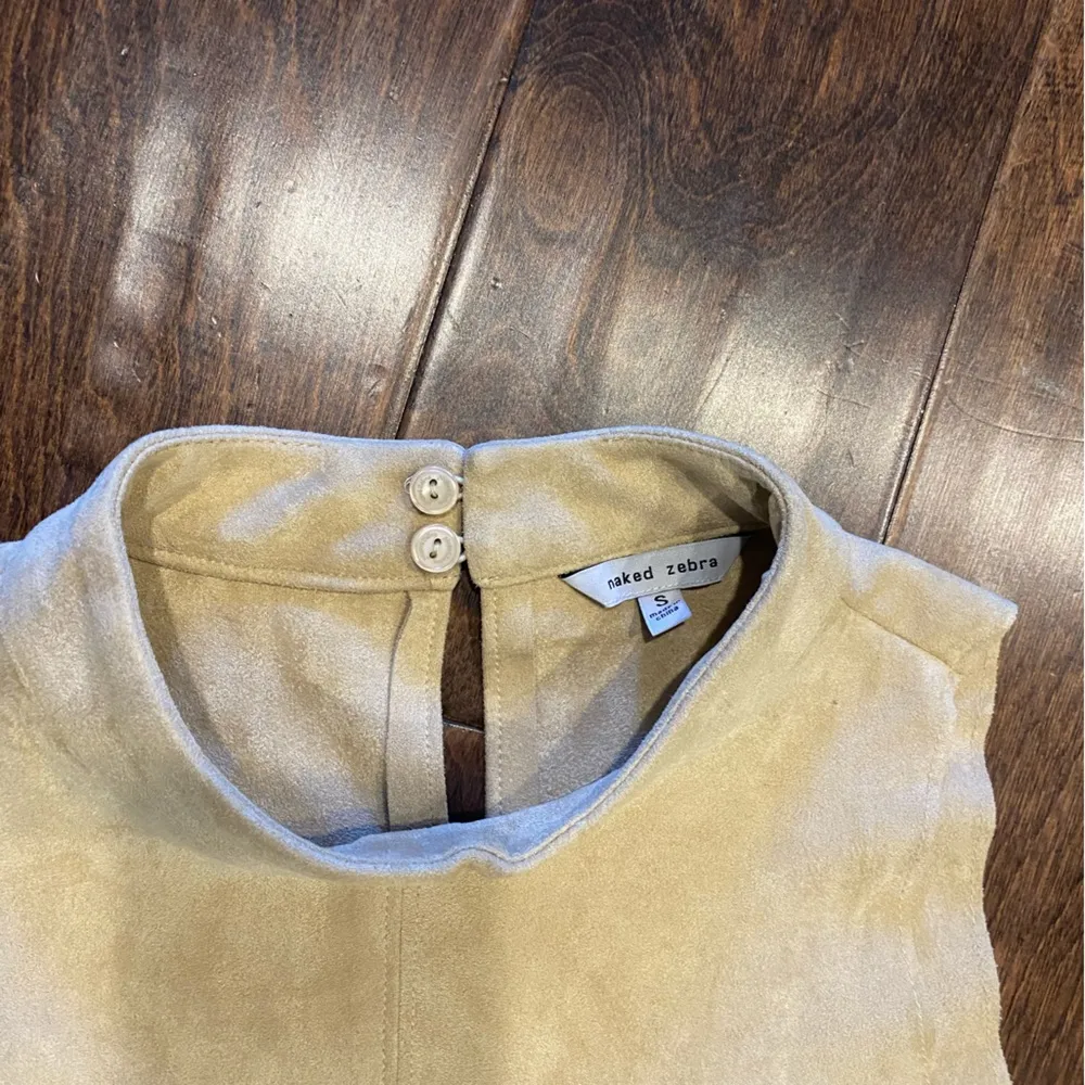 NWOT Naked Zebra Sleeveless top size small - Image 2