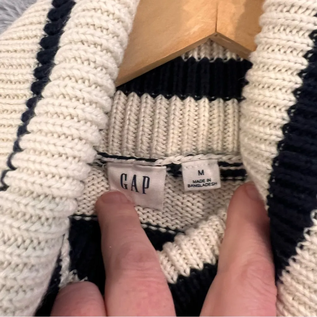 NWOT GAP Black and Cream Oversized Turtleneck Knit Sweater - Image 2