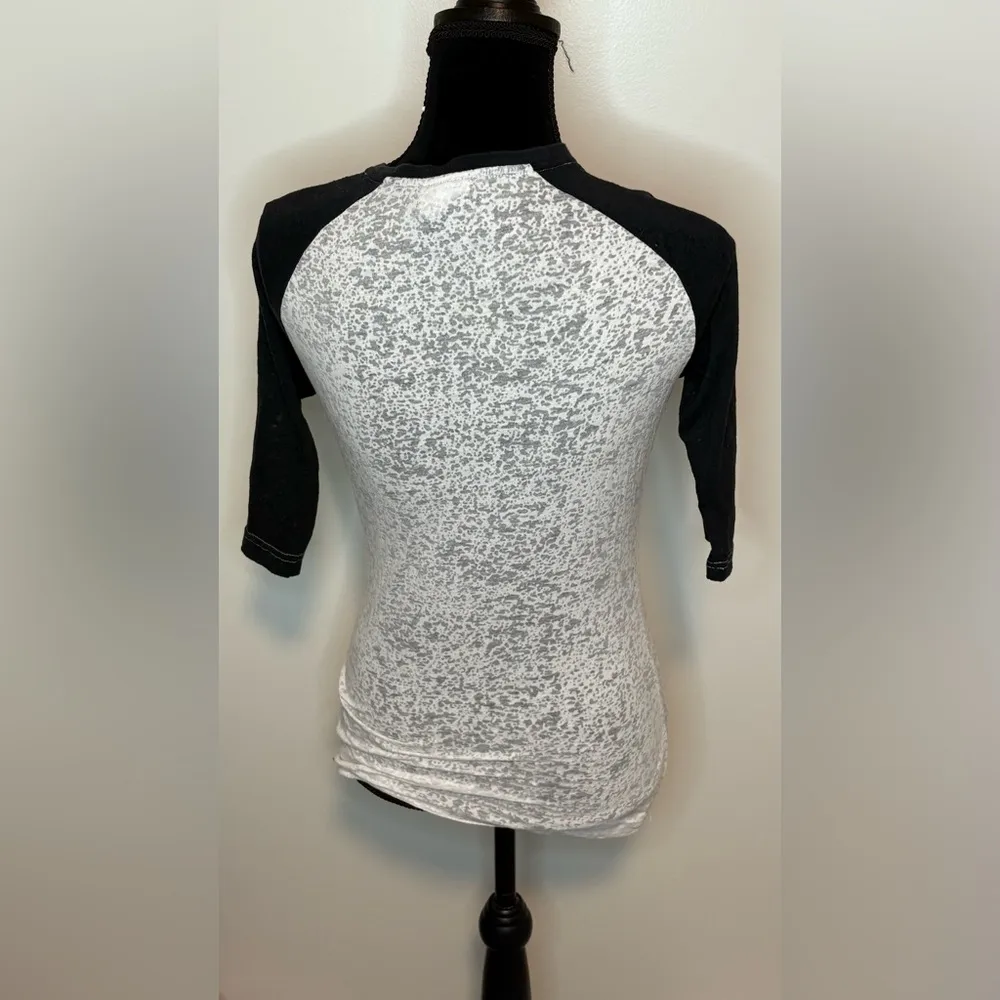 (NHL) Pittsburgh Penguins Tee: Size Small Gray - Image 2