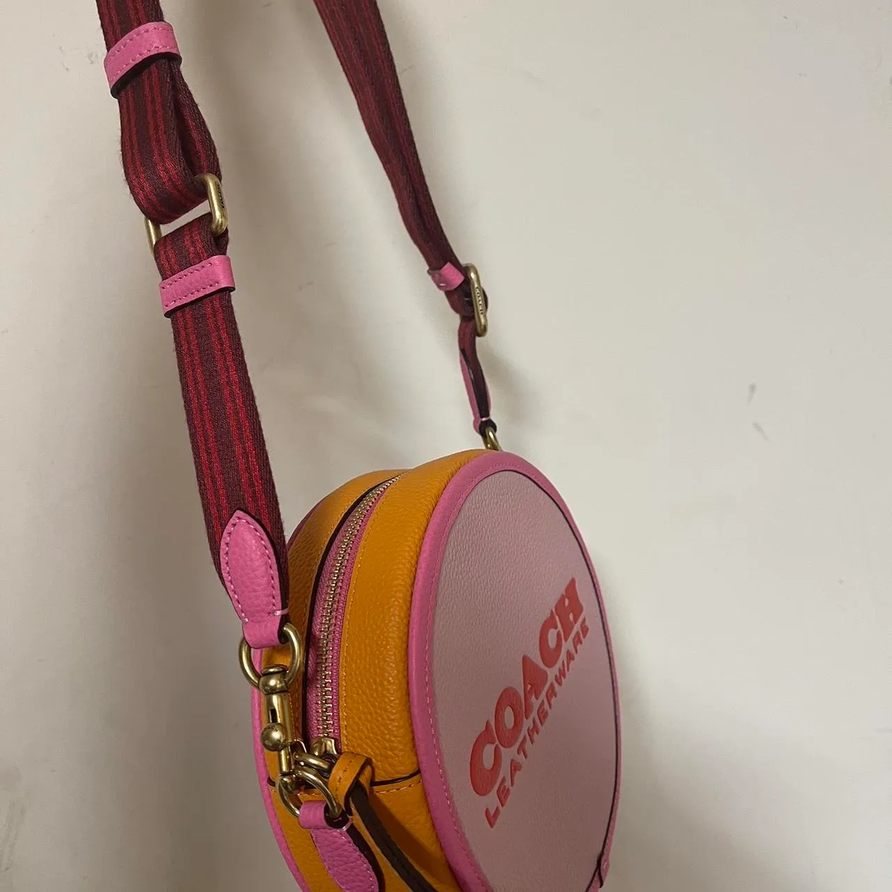 Colorblock Kia Circle Bag - Image 7