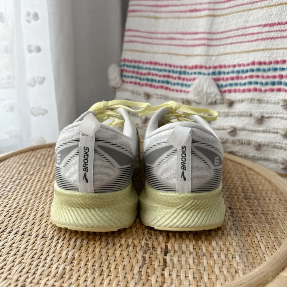 Brooks Levitate 6 White Oyster Yellow Road-Running Sneakers Women’s Size 8.5 - Image 5