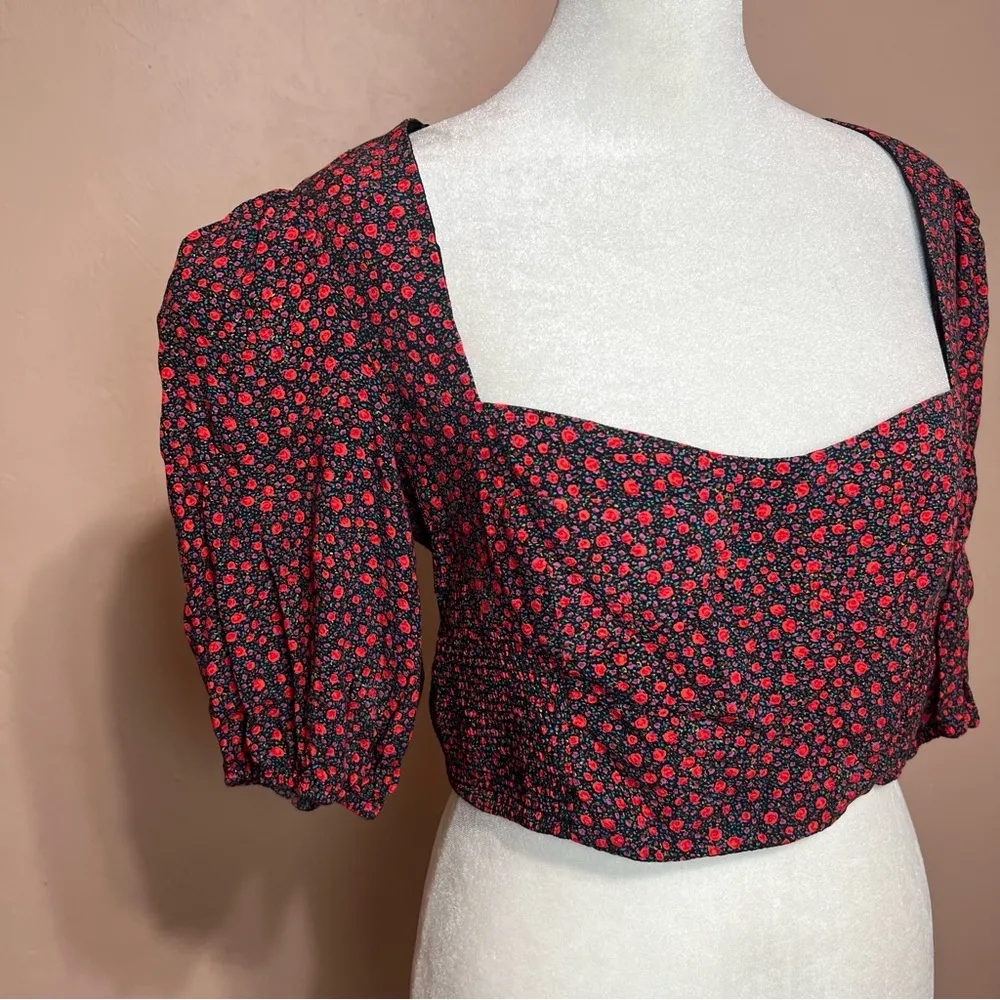Red Floral Cropped Peasant Top Puff Sleeve Sweetheart Neck Blouse Large - Image 5
