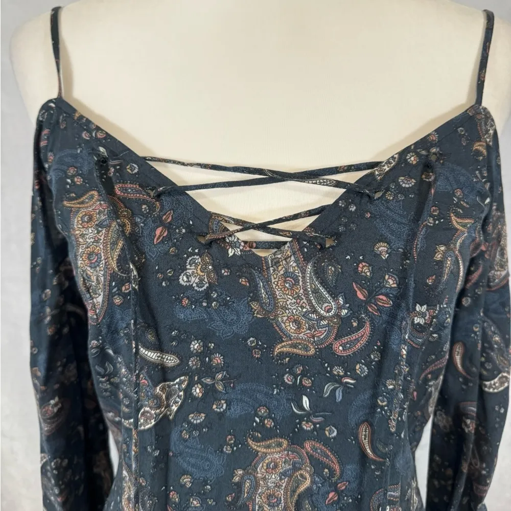 Long sleeve off shoulder grayish blue and pink paisley print dress size XS NWT - Image 2