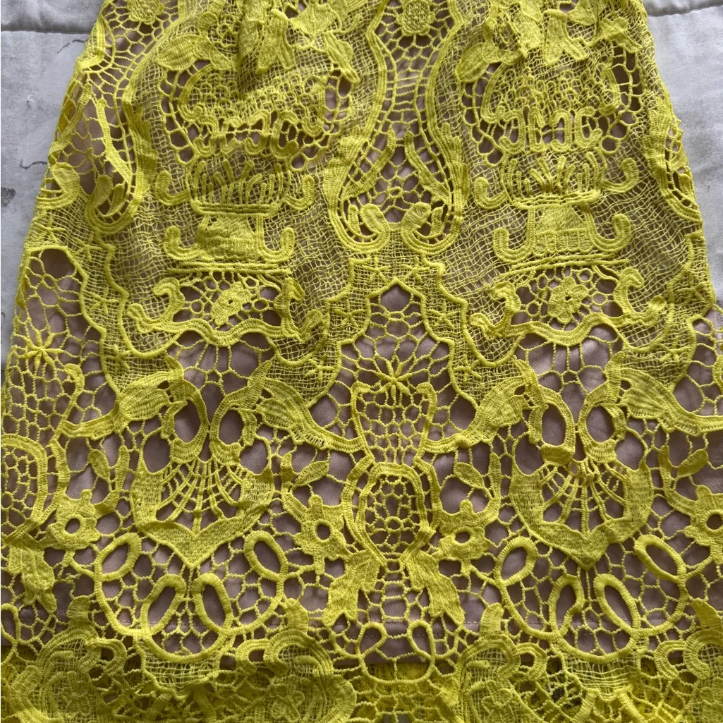 L'ATISTE by Amy Vibrant Yellow Lace bodycon lined mini Dress, size S boho party - Image 10