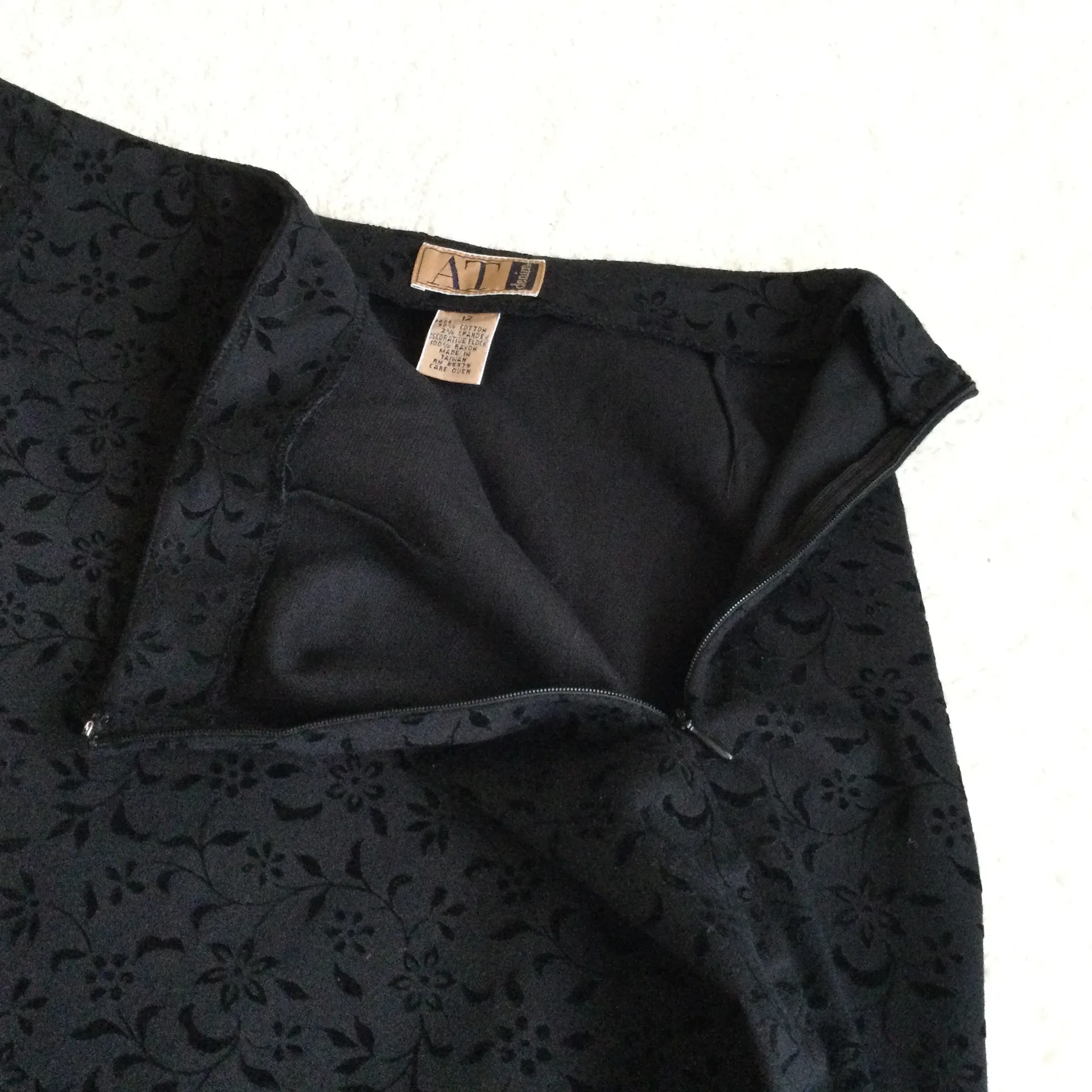 Vintage AT Denim Velvet Design Black Stretch Skirt - Sz 12 - Image 9