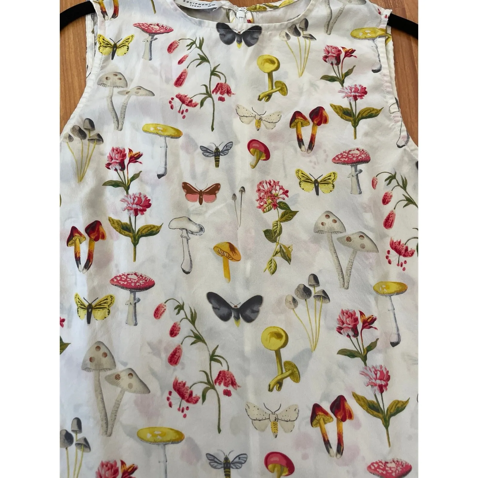 Equipment Femme‎ Lyle pure 100 % silk mushroom butterfly floral Tank Top Size 0 - Image 2