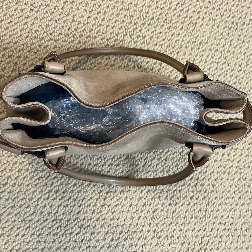 Vintage Beige Gucci Suede Purse - Image 9