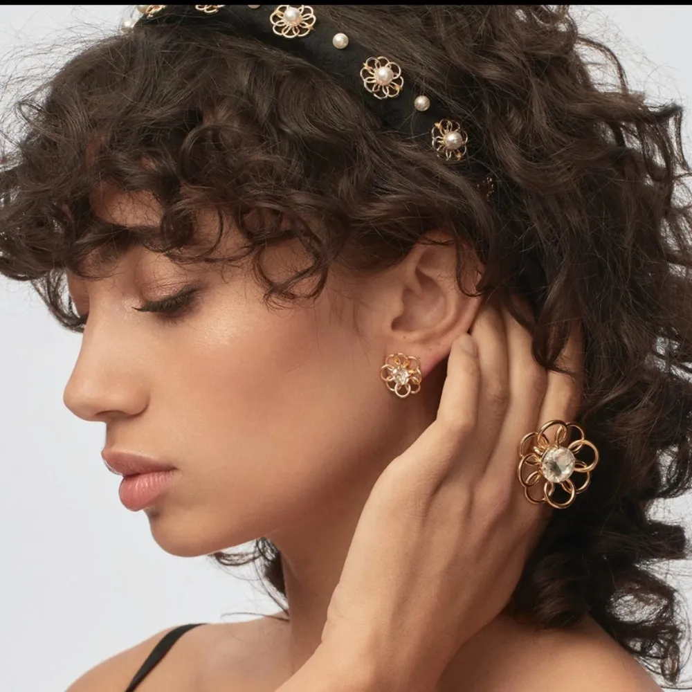 NWOT lele sadoughi pinwheel stud earrings - Image 3