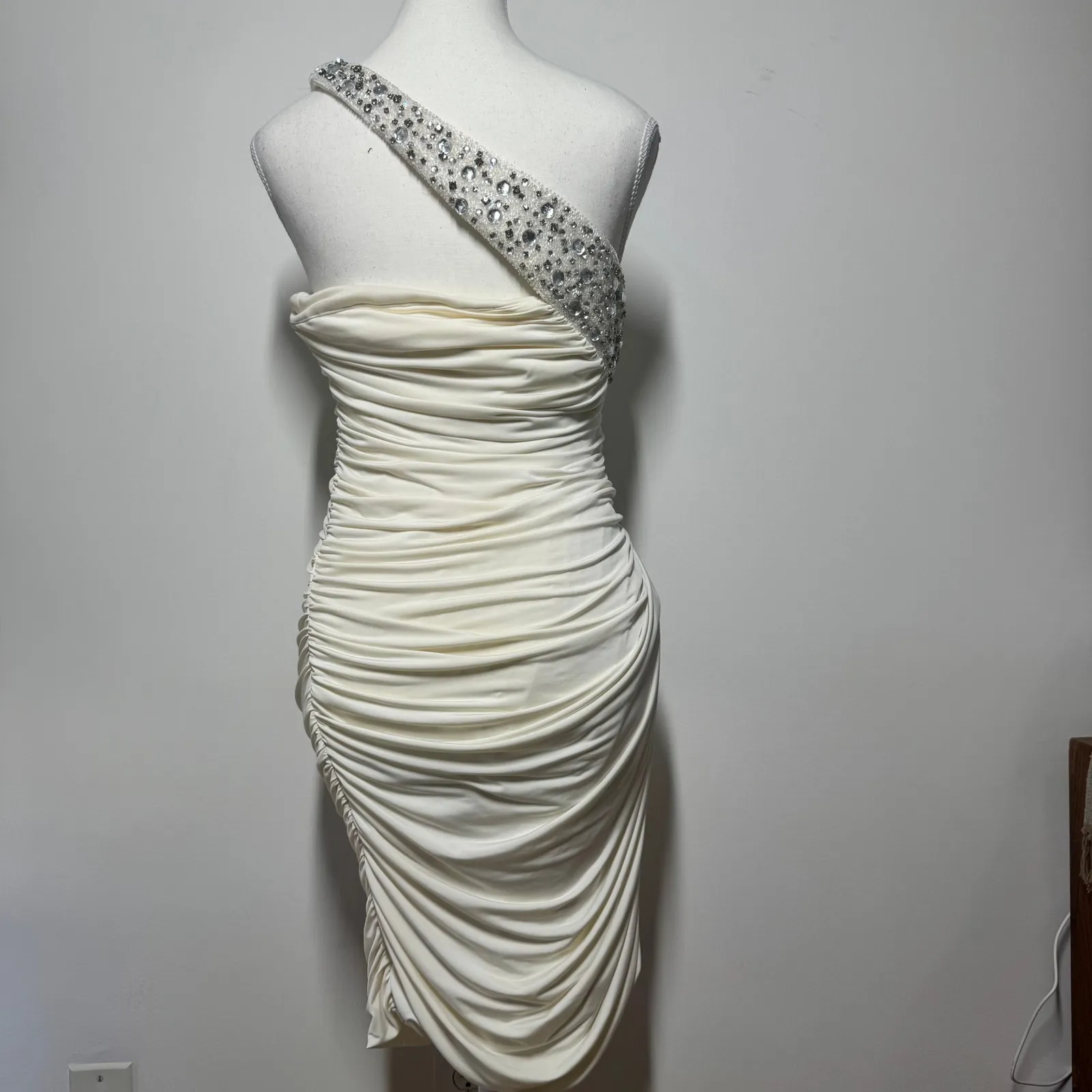 ABS by Allen Schwartz Dress Women M Ivory Beaded One Shoulder Ruched Y2K Formal - Image 2