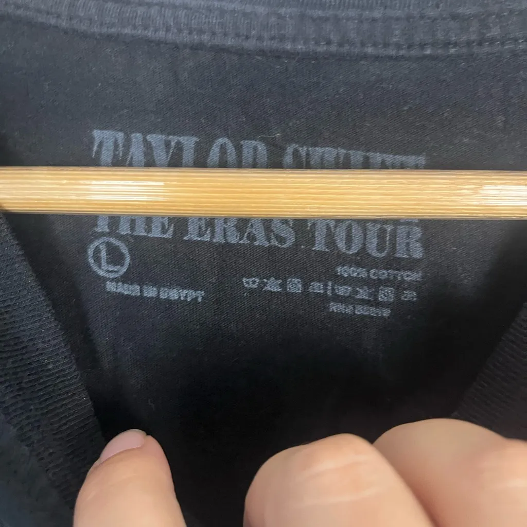 TAYLOR SWIFT Official Licensed THE ERAS TOUR Black T-Shirt Merchandise large - Image 4