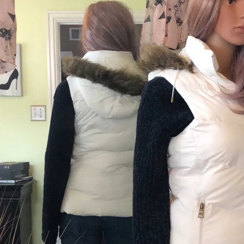 Banana Republic white puffer vest - Image 12