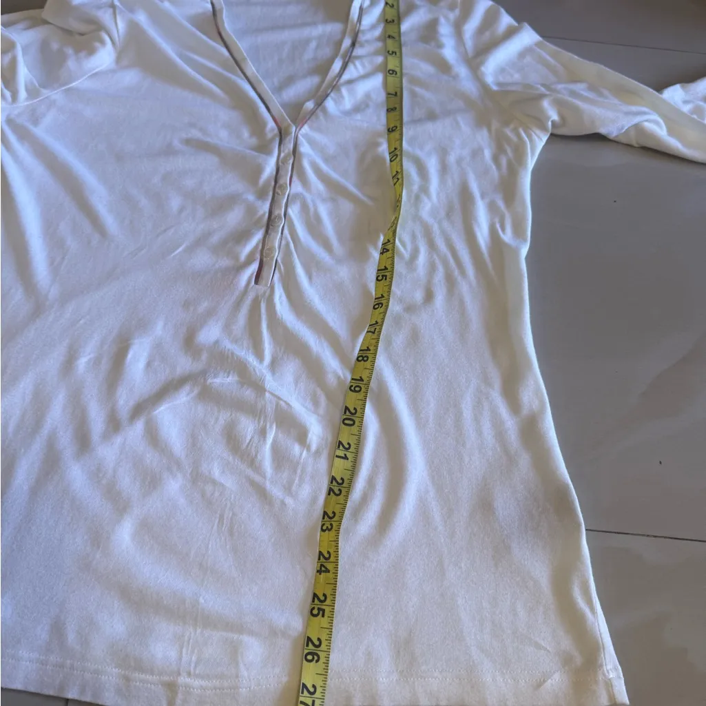 Burberry Light Gray V-Neck Blouse - Image 14