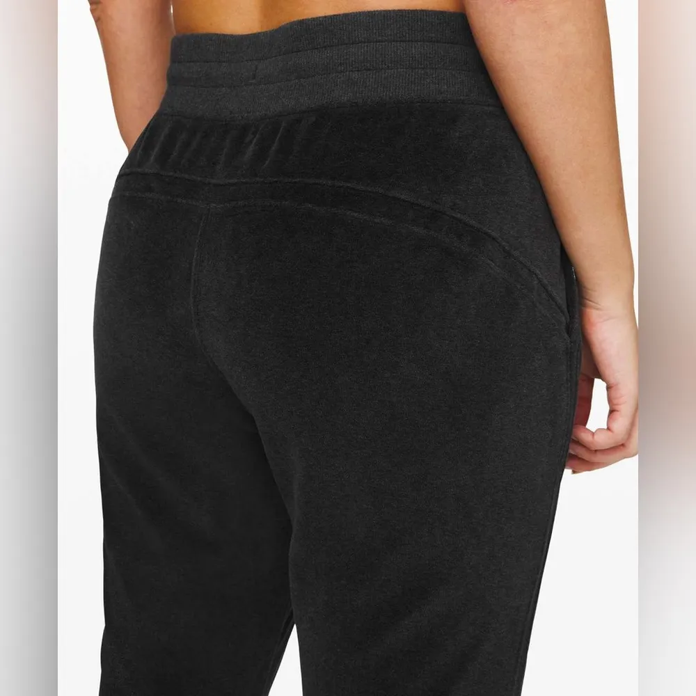 Lululemon Warm Down Jogger *Velour
Heathered Black - Image 4