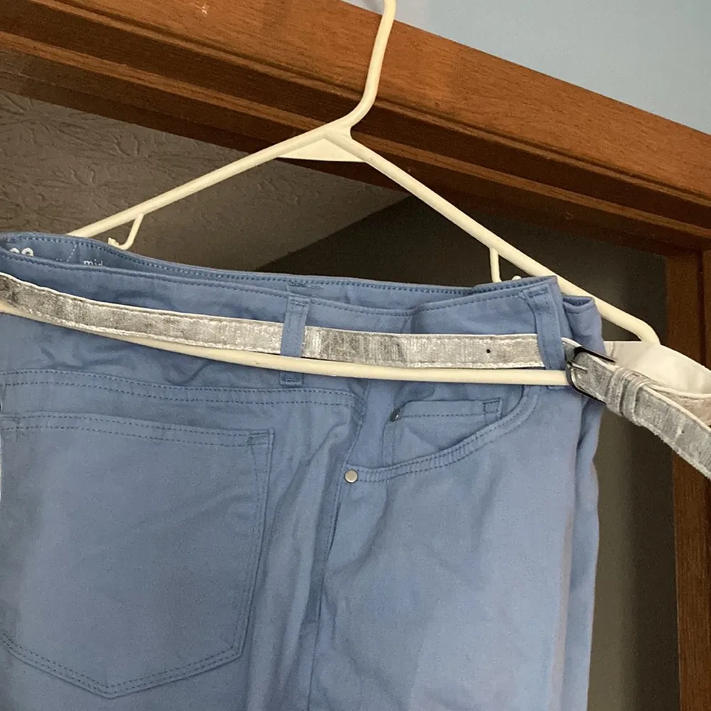 New Lee Riders 16M Mid Rise Capri Blue 30” Long X 20” Wide. Periwinkle blue. - Image 5