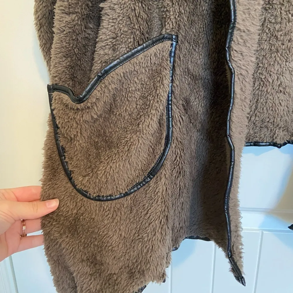 EUC |‎ Simply Couture women’s furry fuzzy open drapey oversized cardigan jacket - Image 4