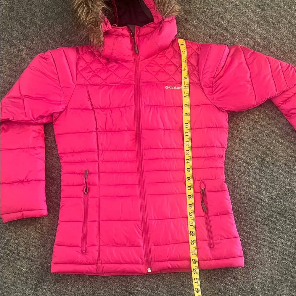 Columbia Women Fuchsia Puffer Jacket with Faux Fur Hood Size S - Image 4