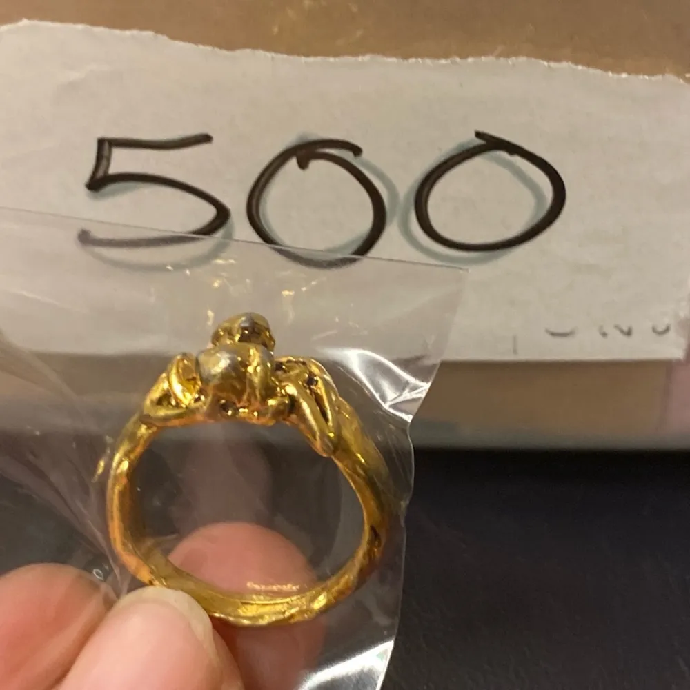 Vintage Gold Tone Men and Women Embraced Women's Ring Size 7 - Image 12