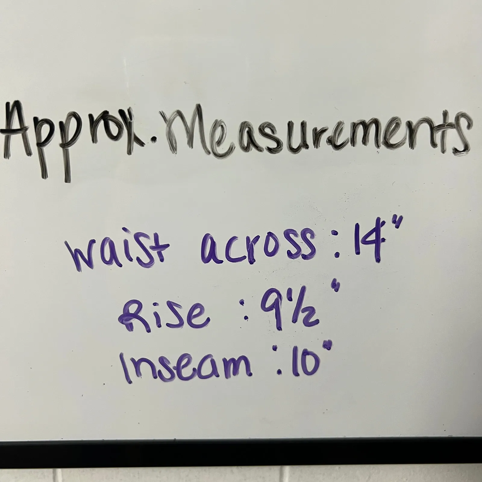 Levi's 5-Pocket Denim Shorts Size 4 - Image 4