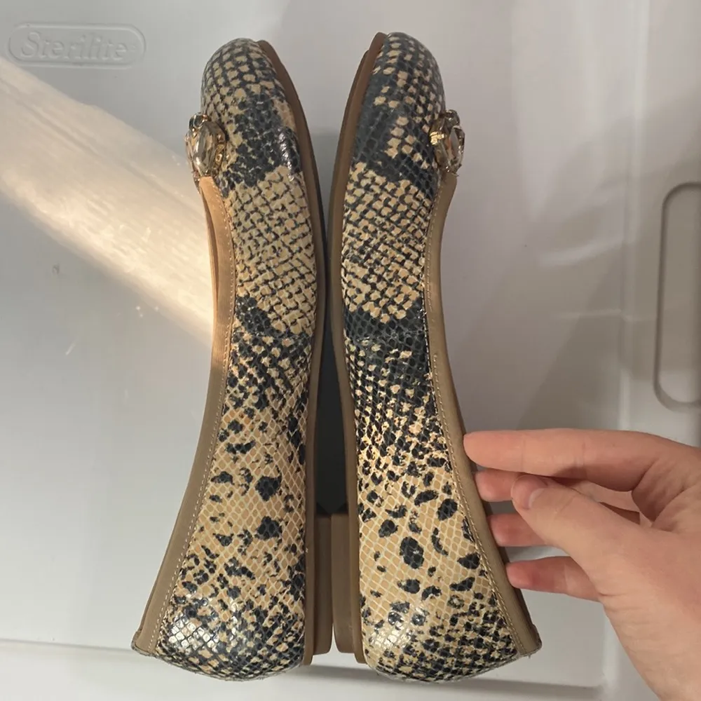 Vionic Kiska snake print round toe bejeweled ballet flats size 6 - Image 6