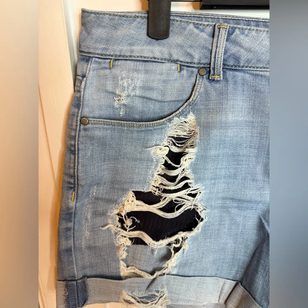 Fade To Blue Distressed Denim Pocket Square Shorts Size 28 - Image 4