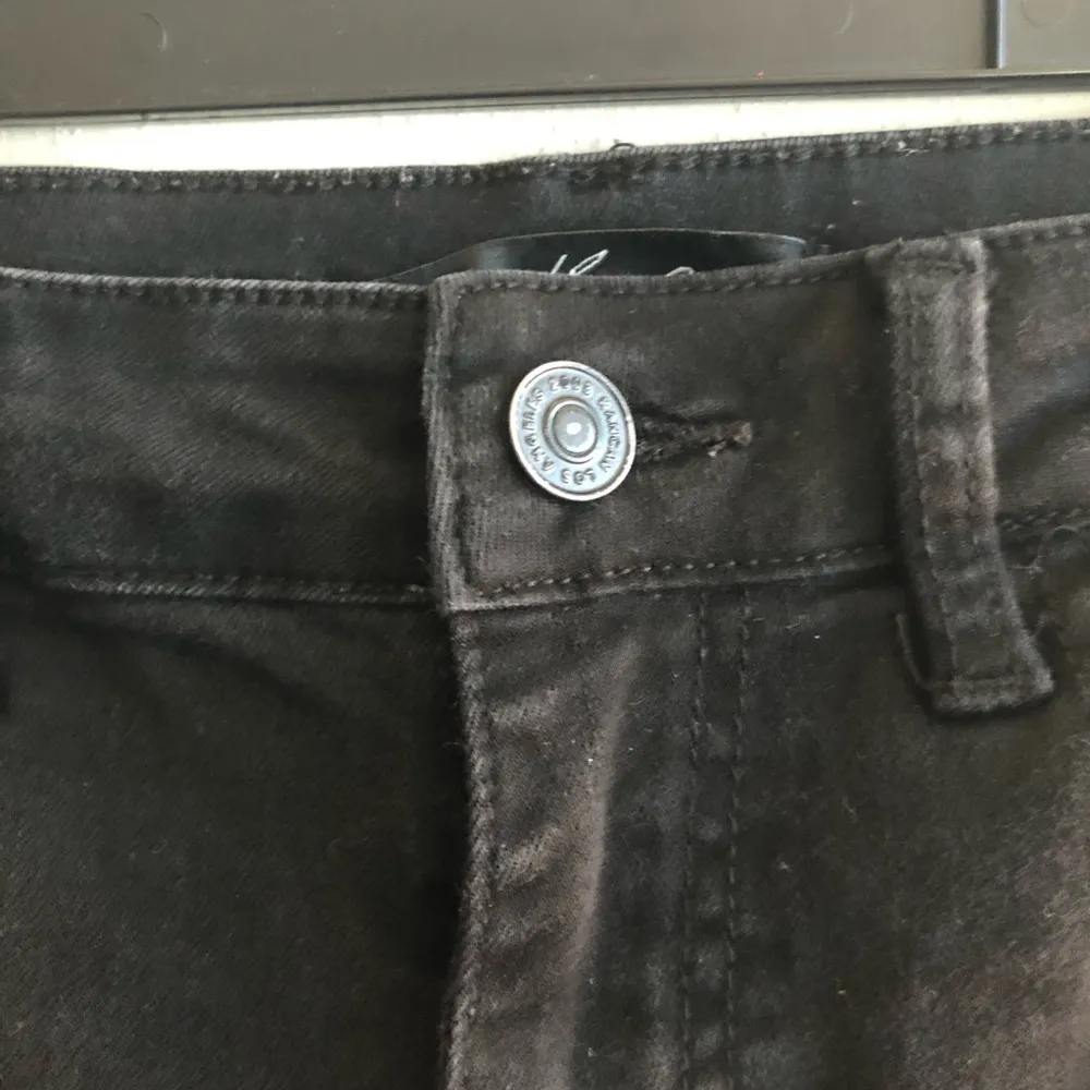 KanCan Shorts Distressed Black Denim Rolled Up Shorts Sz 5/26 EUC Style KC6036BK - Image 5