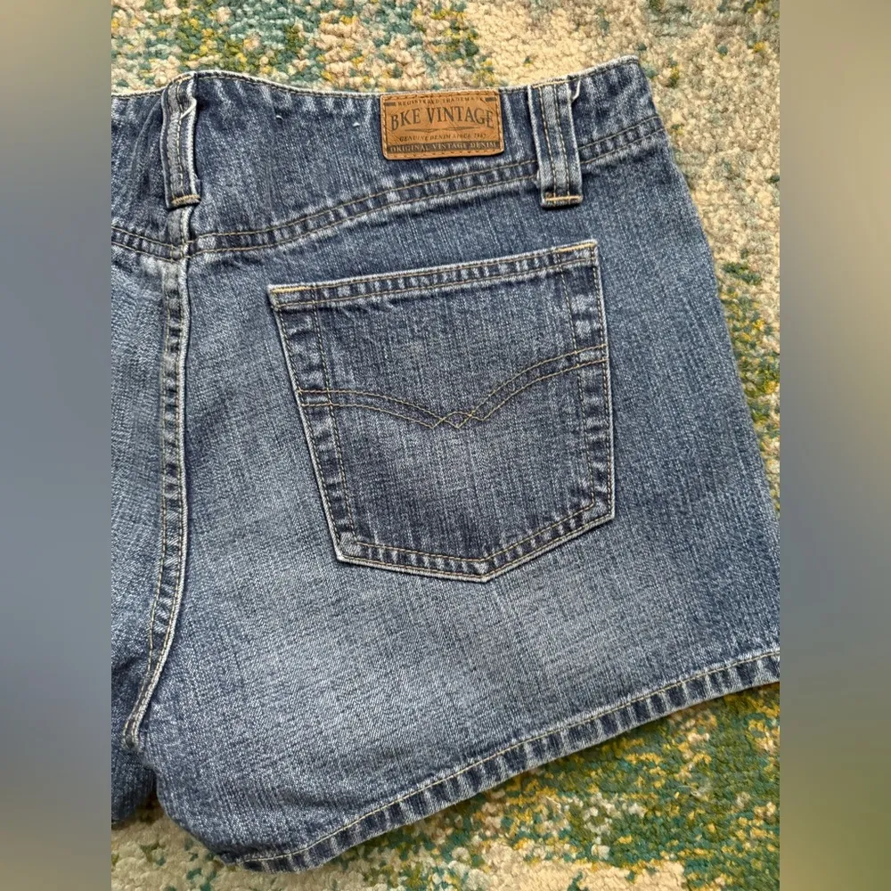 Vintage 90s BKE Midtown low rise button fly denim jean shorts, size 30 - Image 3