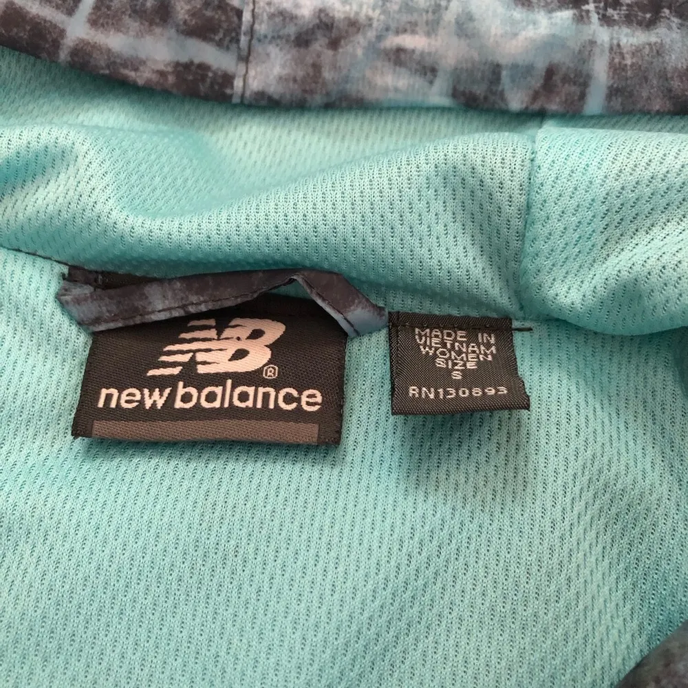 sports active wear windbreak jacket hoodie, light weight, size small - Image 6