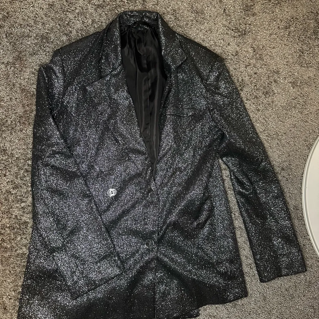 Elegant Black Oversized Glitter Thread Blazer - Image 2