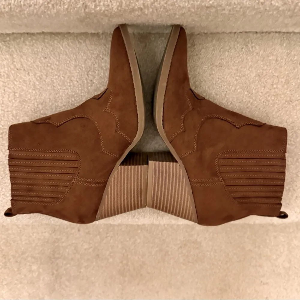 Kari Blue Faux Suede Round Toe Zip Up Western Booties Cognac Brown Size 7 - Image 6