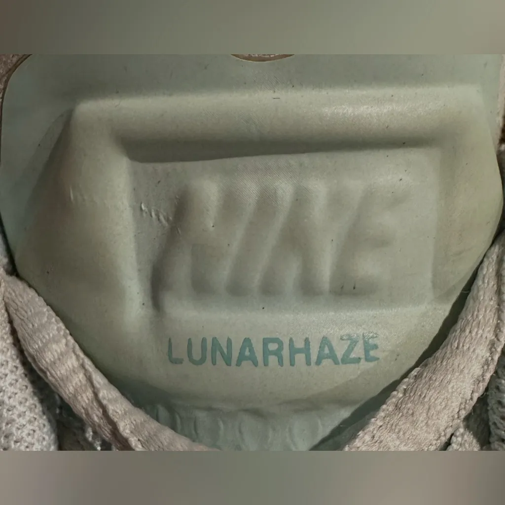 Nike Women's Mint Green Athletic Shoes - Image 9