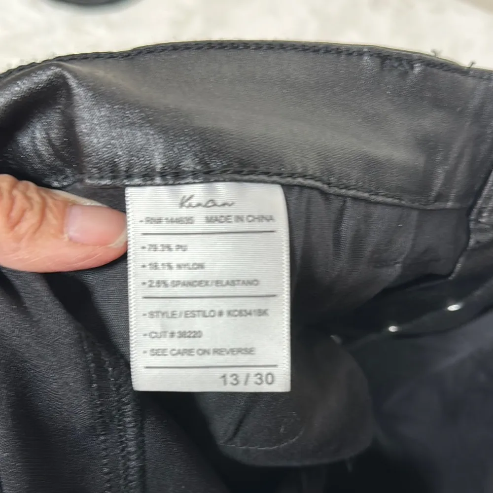 KanCan Black Cropped Ankle Pants with Sleek Finish Size 30 - Image 5