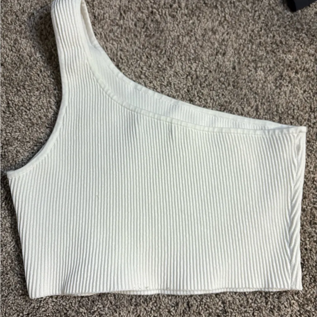 Babaton Sculpt Knit One-shoulder Cropped Tank - Image 3