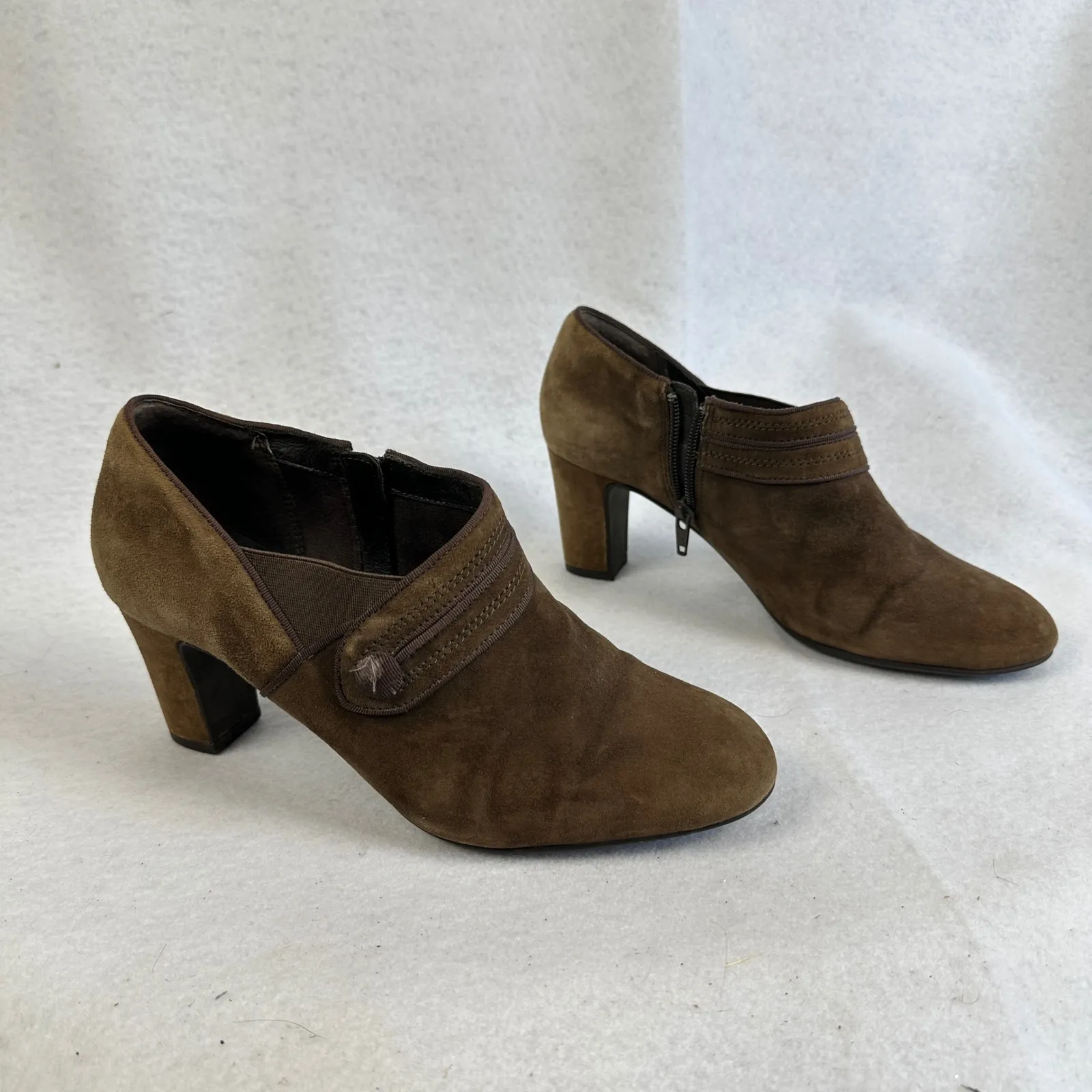 Clarks Women 8.5 Brown Suede Ankle Boots Side Zip Block Heel Casual Dress‎ Shoes - Image 3