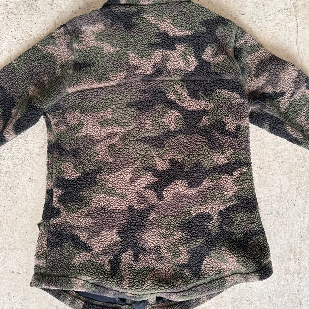 Columbia Unisex camo army print  zip up sweater size medium - Image 5