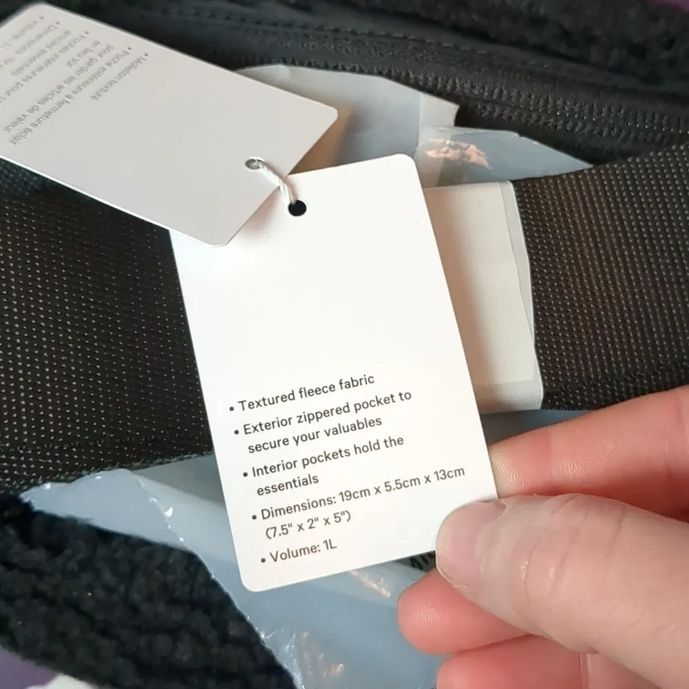 Lululemon black fleece everywhere bag size 1L - Image 6