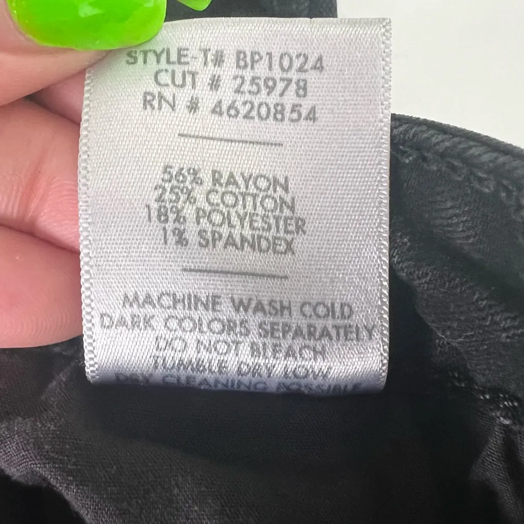 black, high-waisted skinny jeans from the brand JUSTBLACK. - Image 6