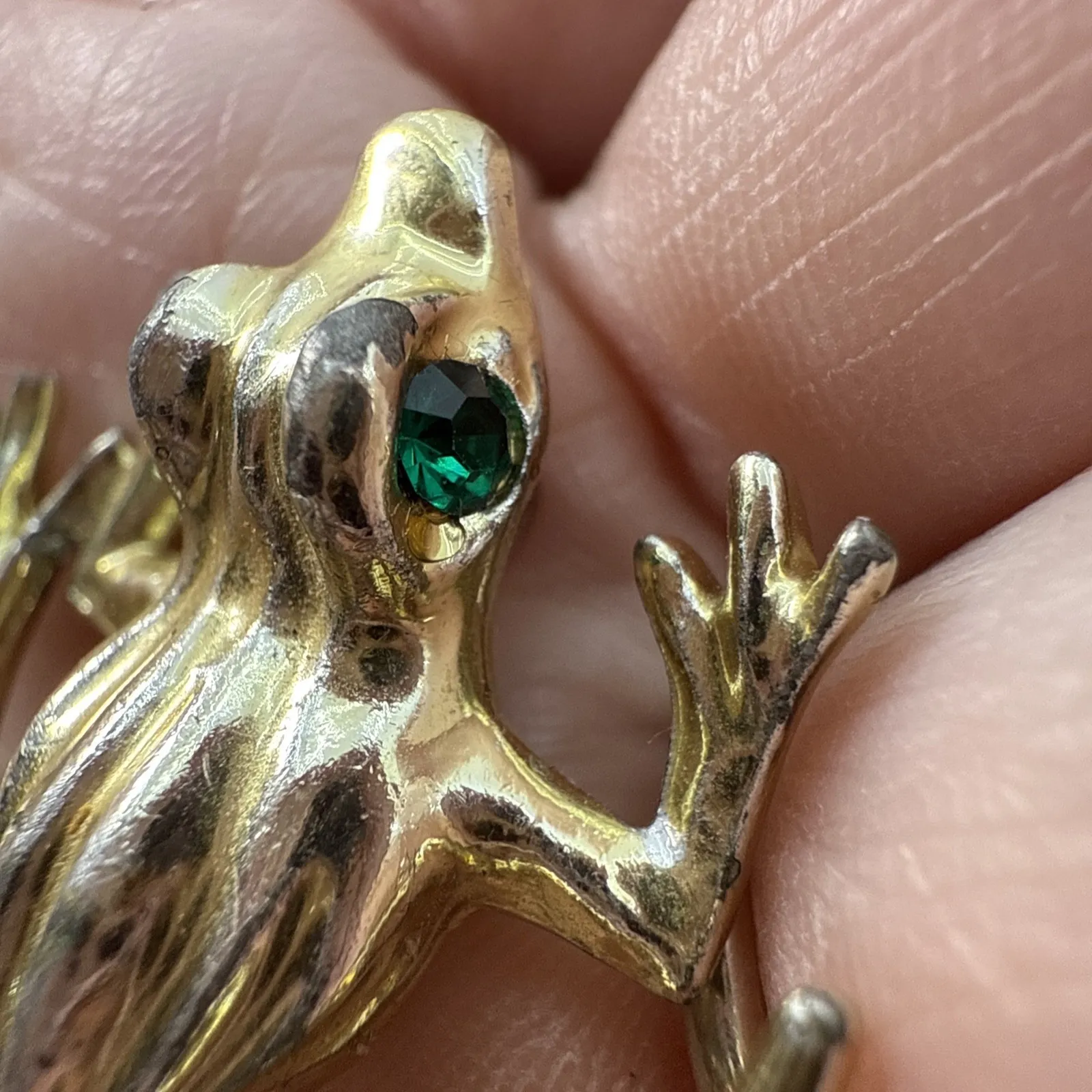 VTG Gold Tone FROG Pin Emerald Green Rhinestone Eyes - Image 12