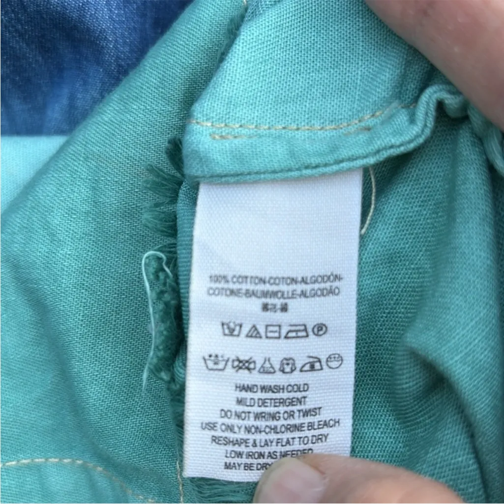 Free People Before Sunrise Ombré Denim
Button Front Shirt Small - Image 9